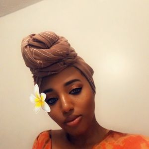 Meet your Posher, Amina